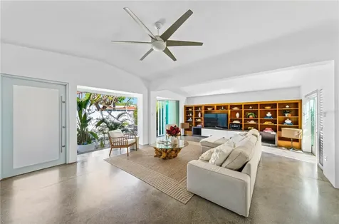 2164 Teniente Lavergne Street San Juan PR 00913