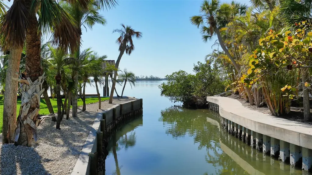 684 Freeling Drive Sarasota FL 34242