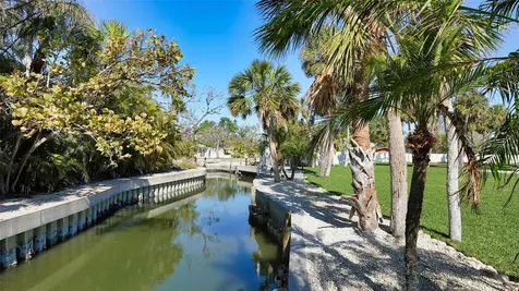 684 Freeling Drive Sarasota FL 34242