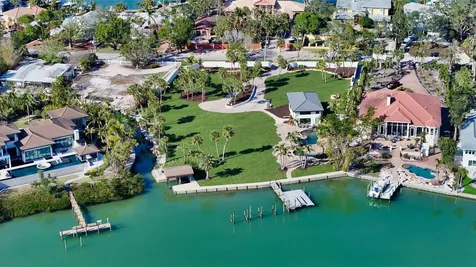 684 Freeling Drive Sarasota FL 34242