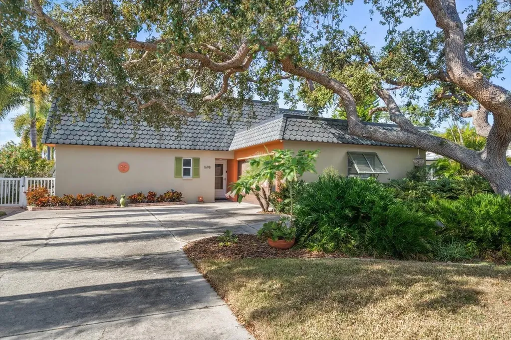 1698 Mckay Creek Drive Largo FL 33770