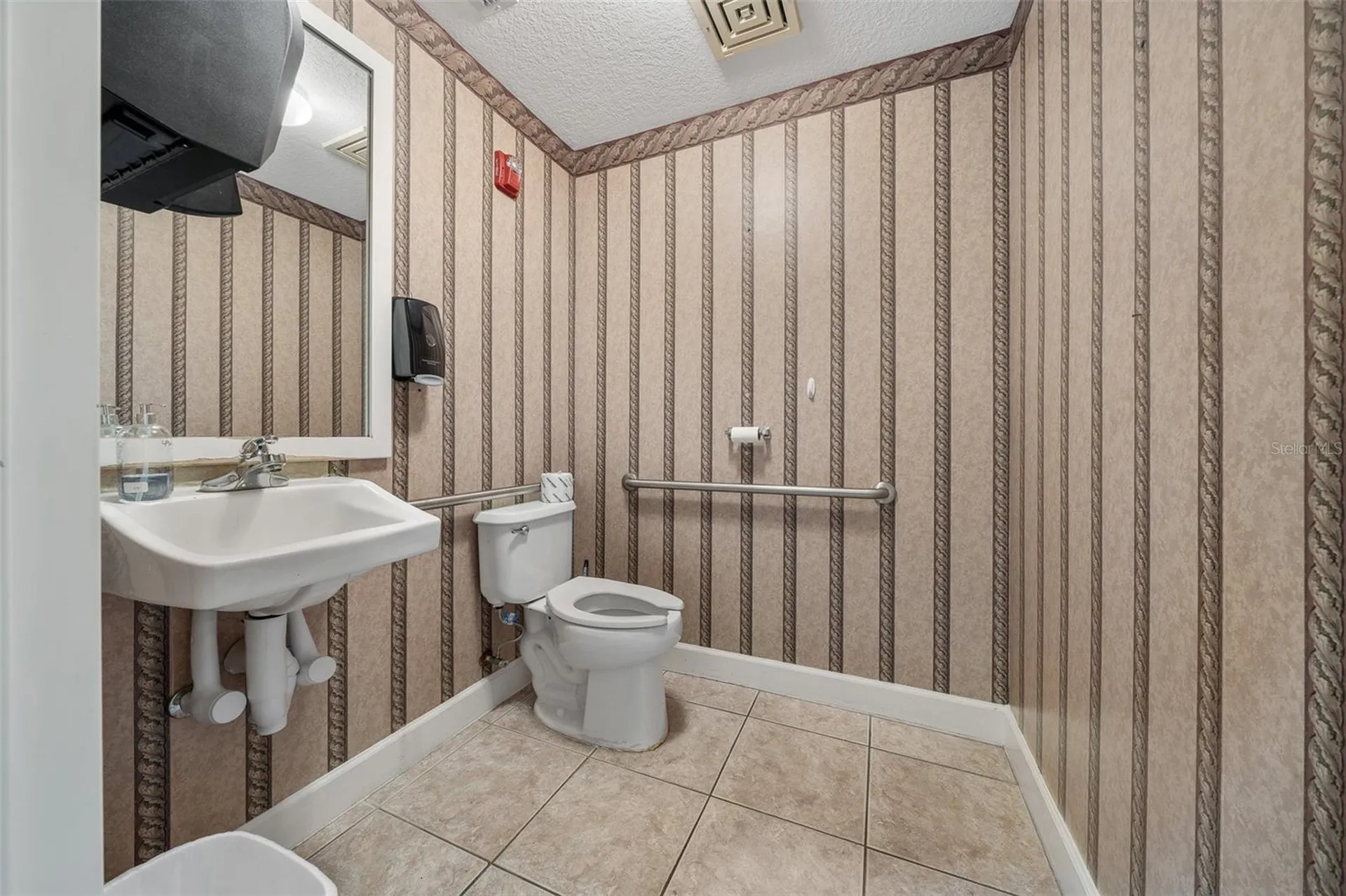 5925 SE Abshier Boulevard Belleview FL 34420