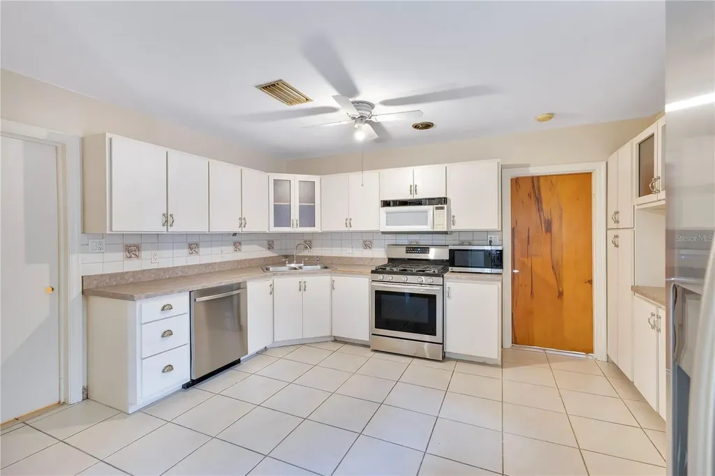 706 Massachusetts Avenue St Cloud FL 34769