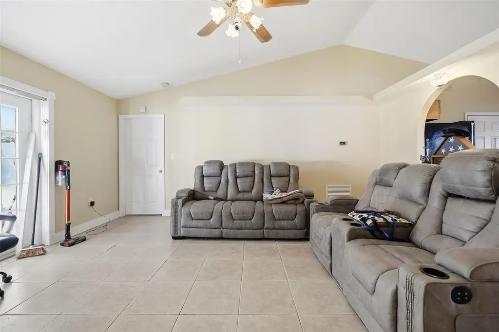 4254 Worthington Place Mascotte FL 34753