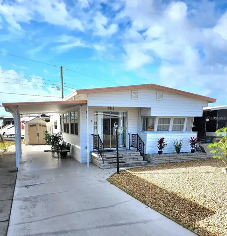 1912 Iowa Avenue Bradenton FL 34207