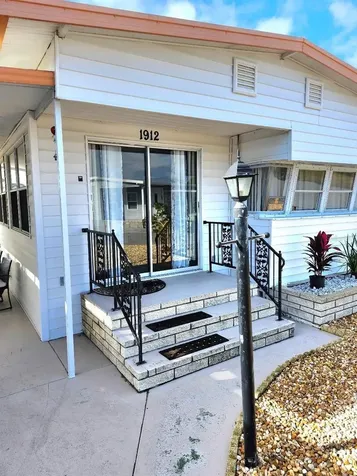 1912 Iowa Avenue Bradenton FL 34207