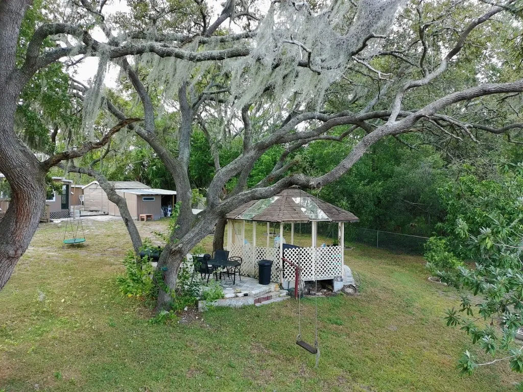 9761 Lake Drive Weeki Wachee FL 34613