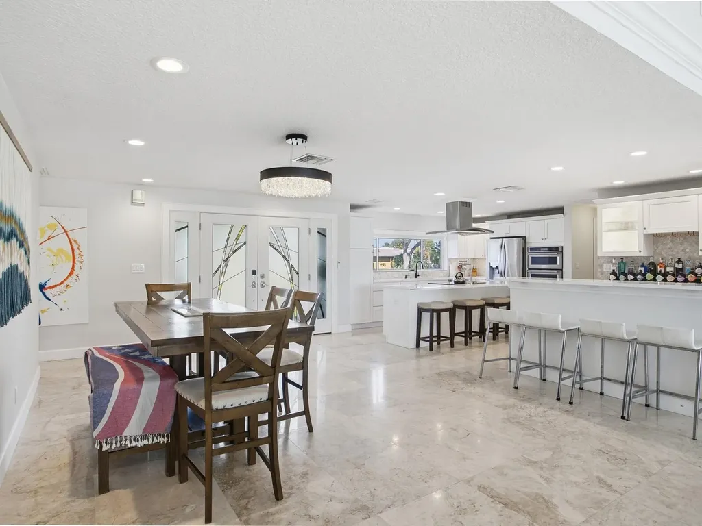 1028 79th Street S St Petersburg FL 33707