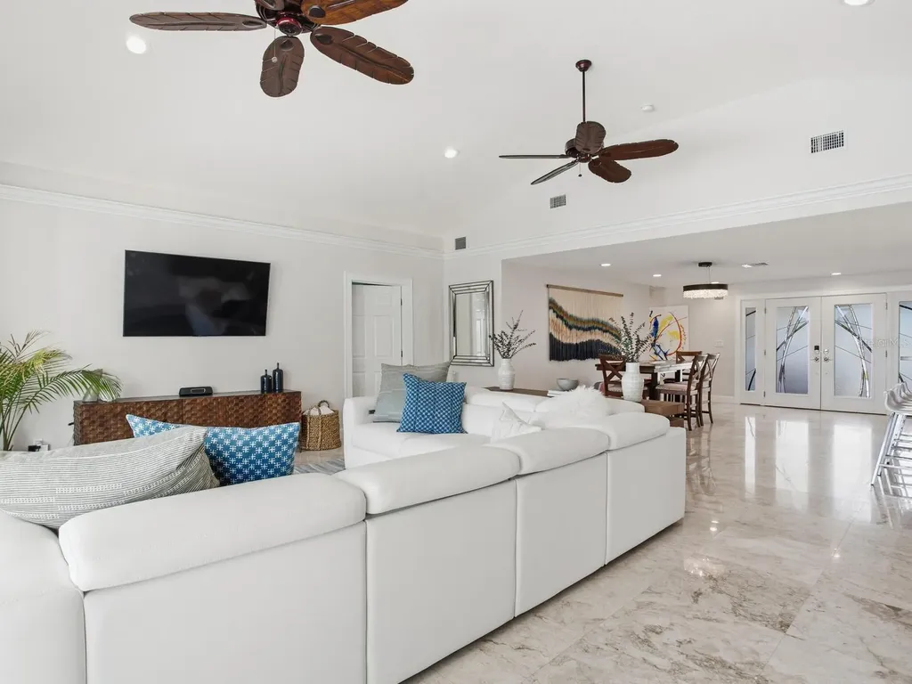 1028 79th Street S St Petersburg FL 33707