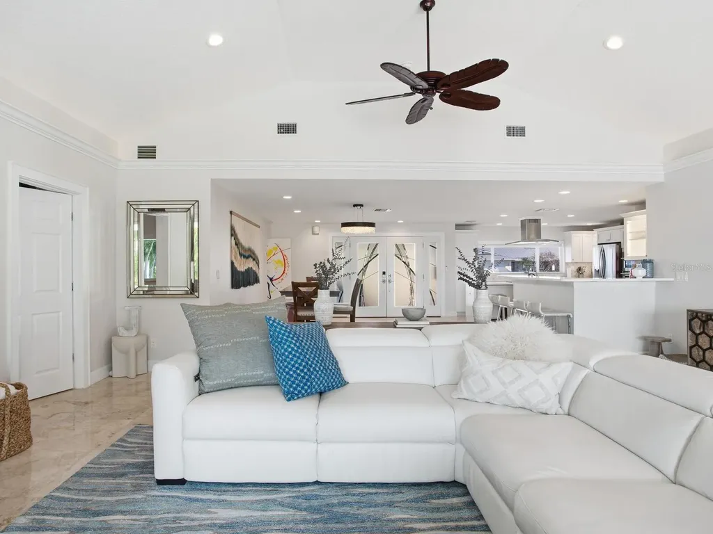 1028 79th Street S St Petersburg FL 33707