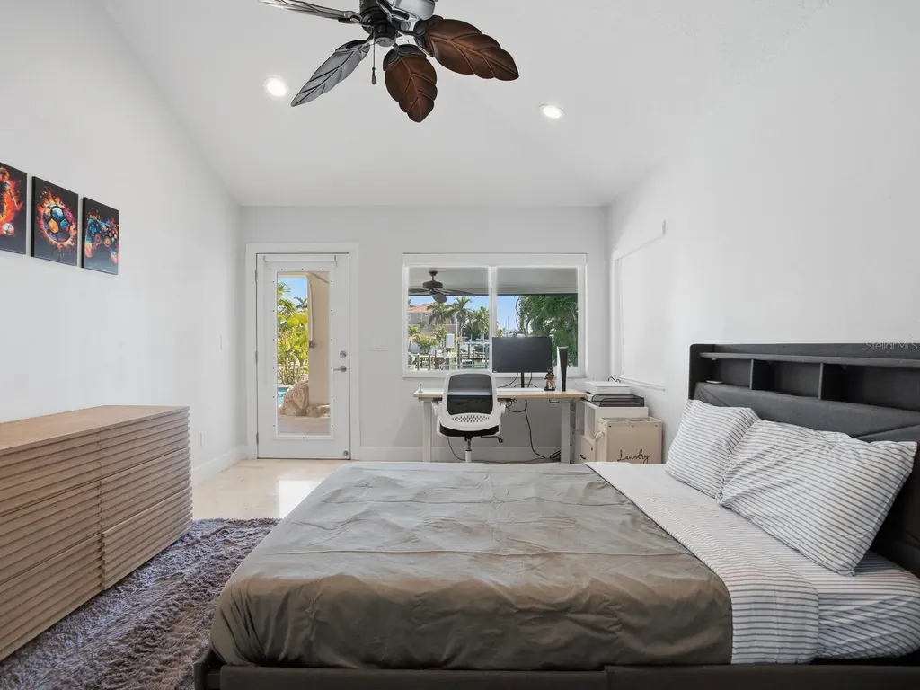1028 79th Street S St Petersburg FL 33707