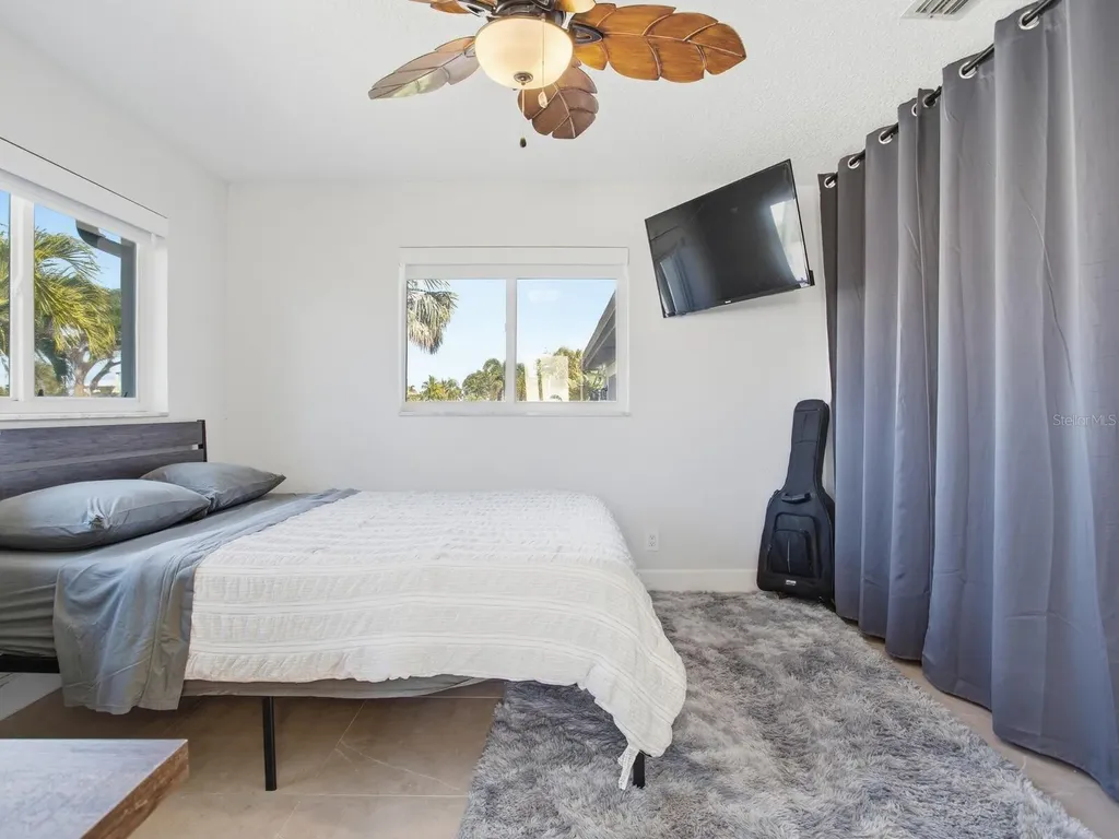 1028 79th Street S St Petersburg FL 33707