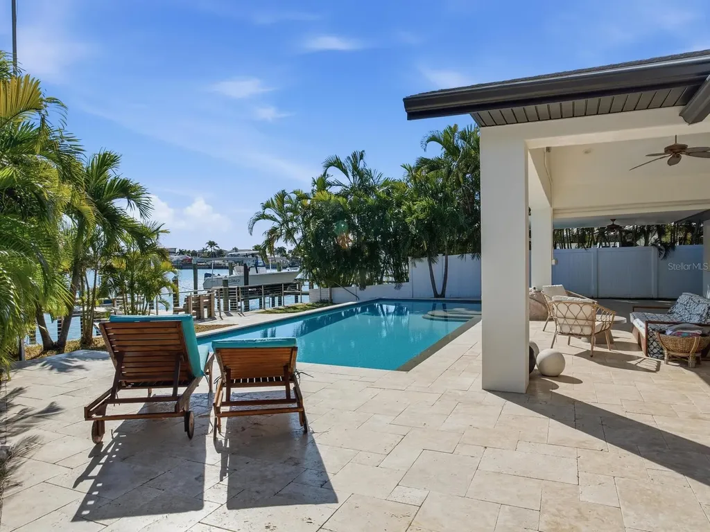1028 79th Street S St Petersburg FL 33707
