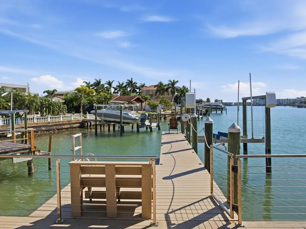 1028 79th Street S St Petersburg FL 33707
