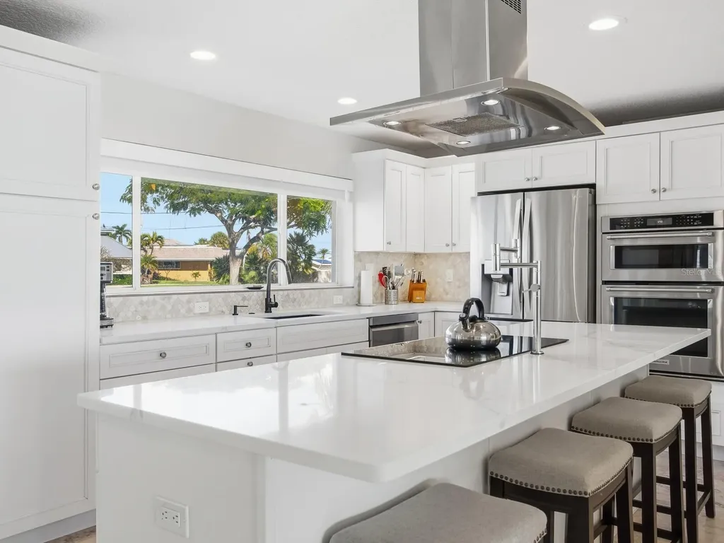 1028 79th Street S St Petersburg FL 33707