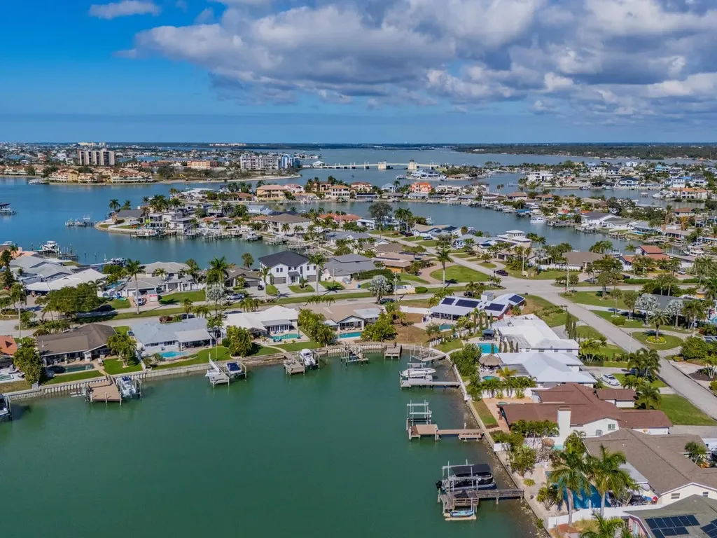 1028 79th Street S St Petersburg FL 33707