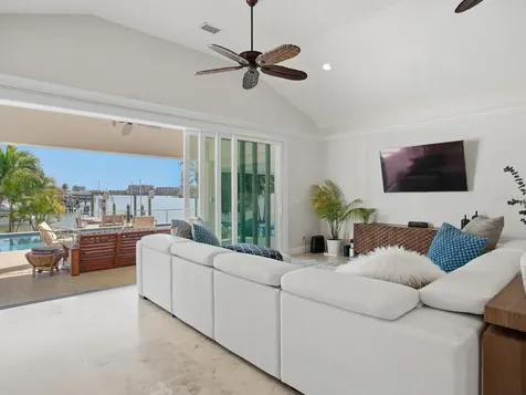 1028 79th Street S St Petersburg FL 33707