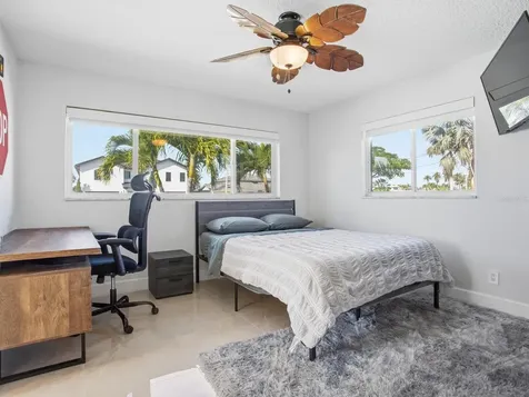 1028 79th Street S St Petersburg FL 33707