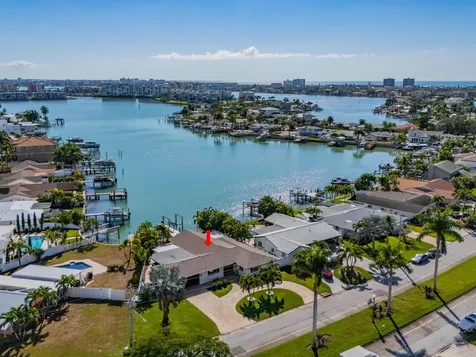 1028 79th Street S St Petersburg FL 33707
