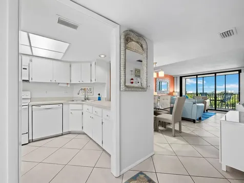 2045 Gulf Of Mexico Drive Longboat Key FL 34228