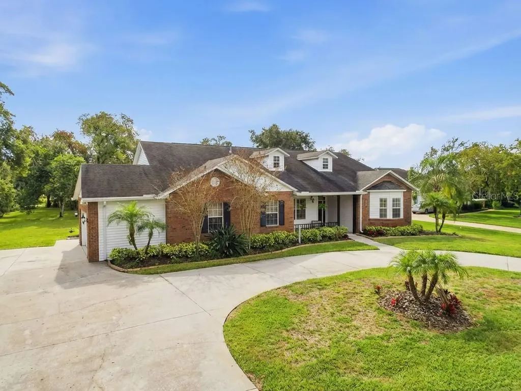 8805 Crosswood Court Riverview FL 33578