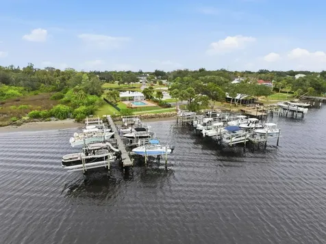 8805 Crosswood Court Riverview FL 33578