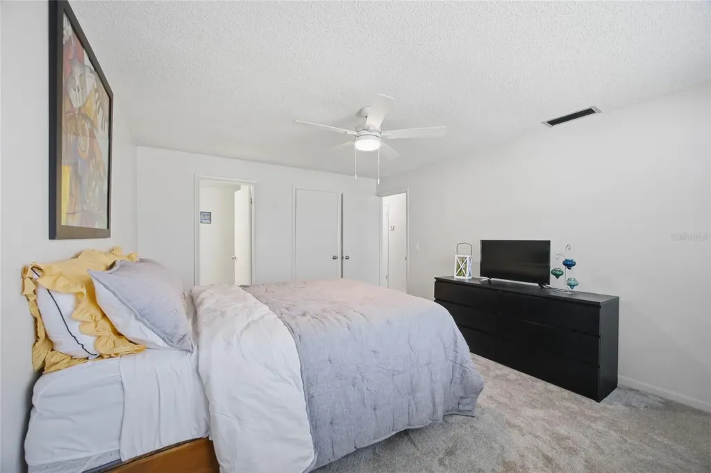 3244 38th Way S St Petersburg FL 33711