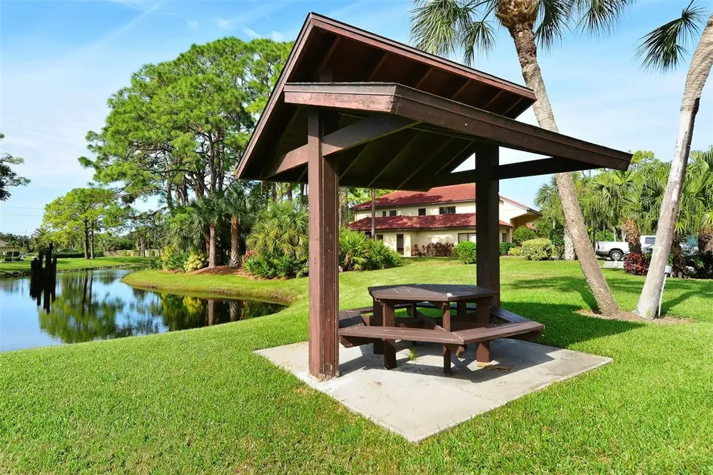 3711 Pinecone Court Sarasota FL 34238