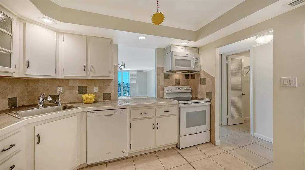 101 S Gulfstream Avenue Sarasota FL 34236
