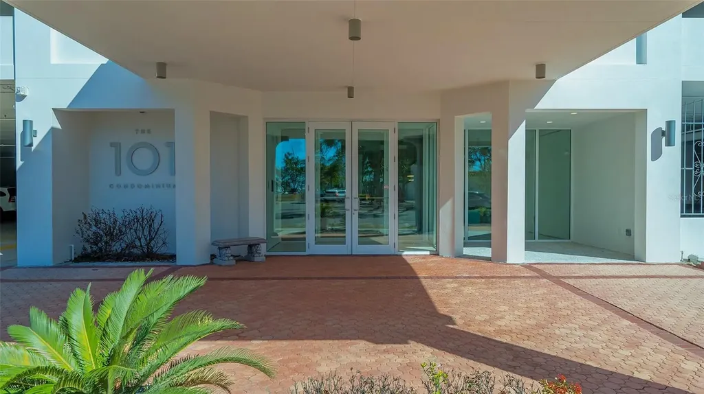 101 S Gulfstream Avenue Sarasota FL 34236