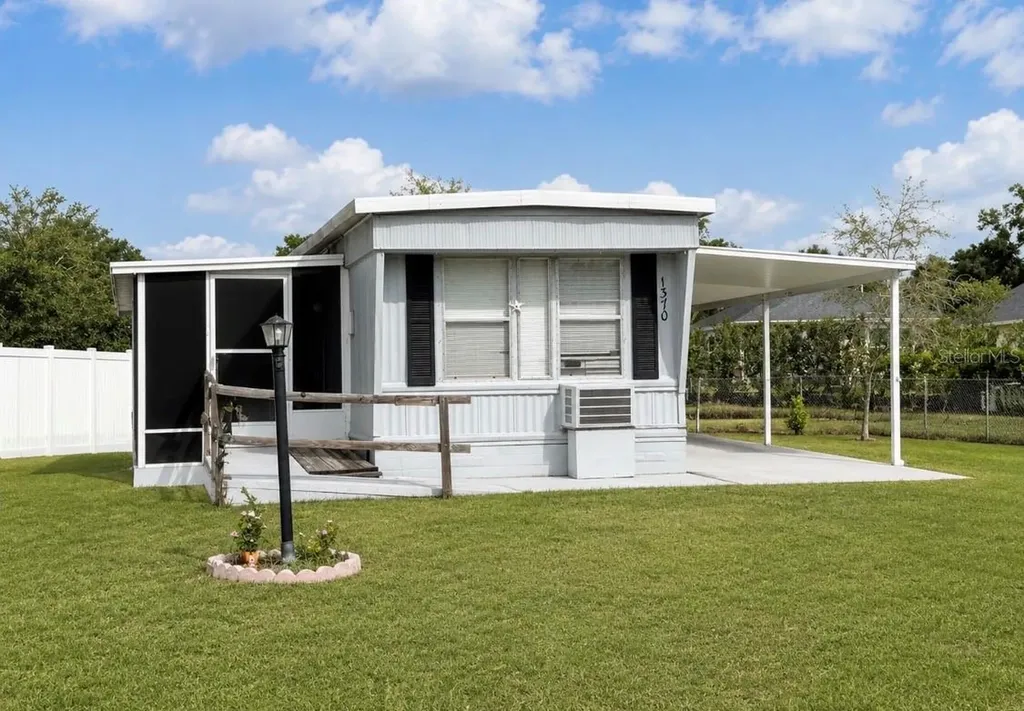 1370 County Drive Tavares FL 32778