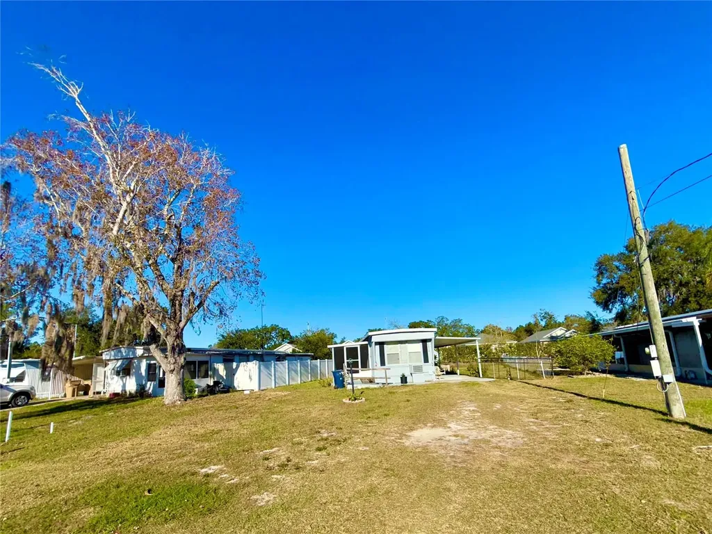 1370 County Drive Tavares FL 32778