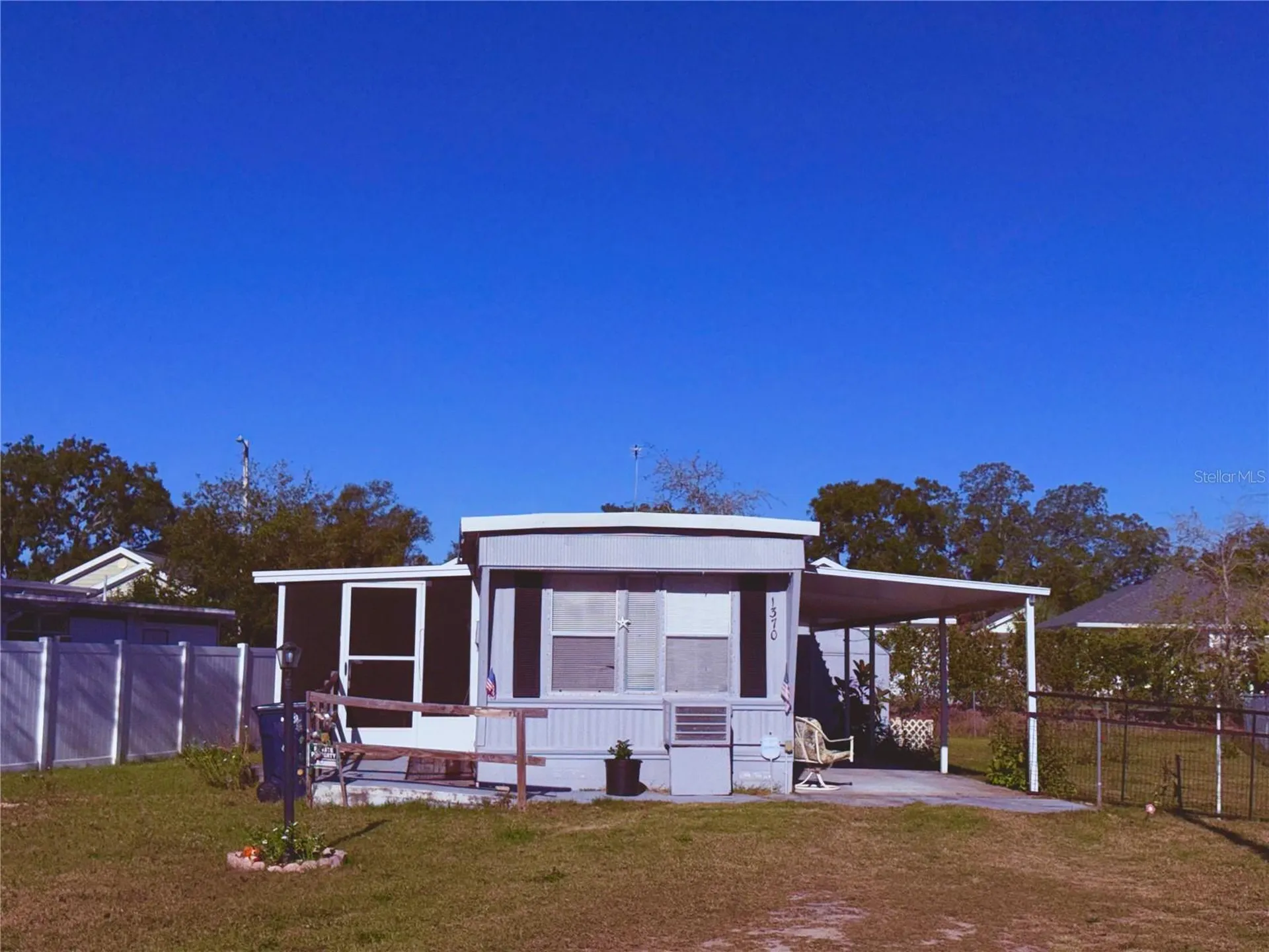 1370 County Drive Tavares FL 32778