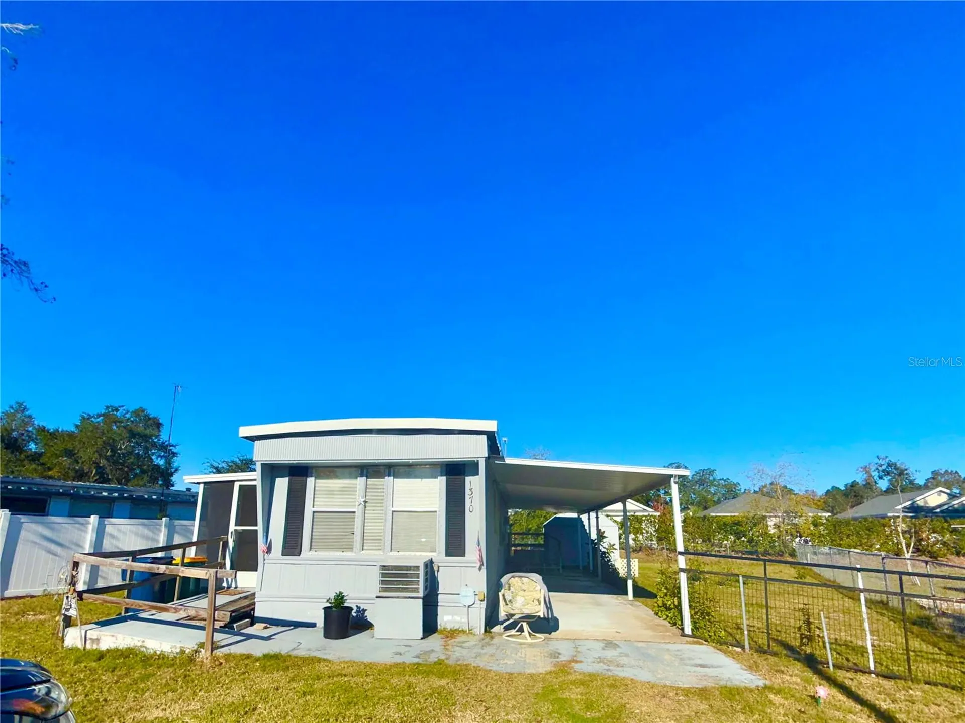 1370 County Drive Tavares FL 32778