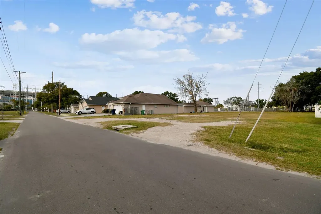 3337 W Woodlawn Avenue Tampa FL 33607