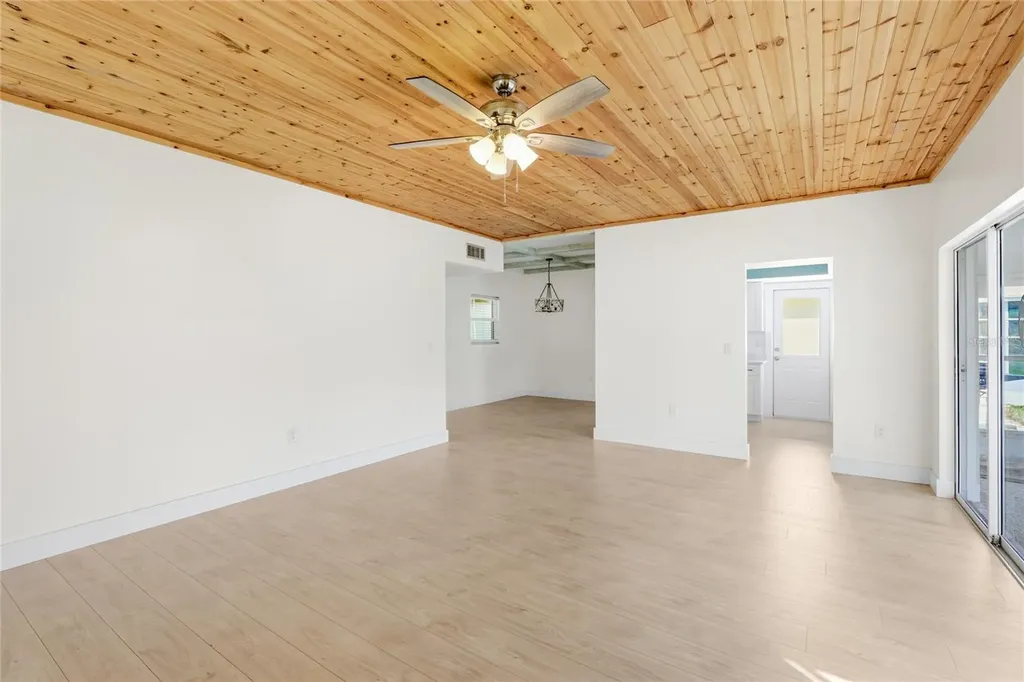 5915 Tidewood Avenue Sarasota FL 34231