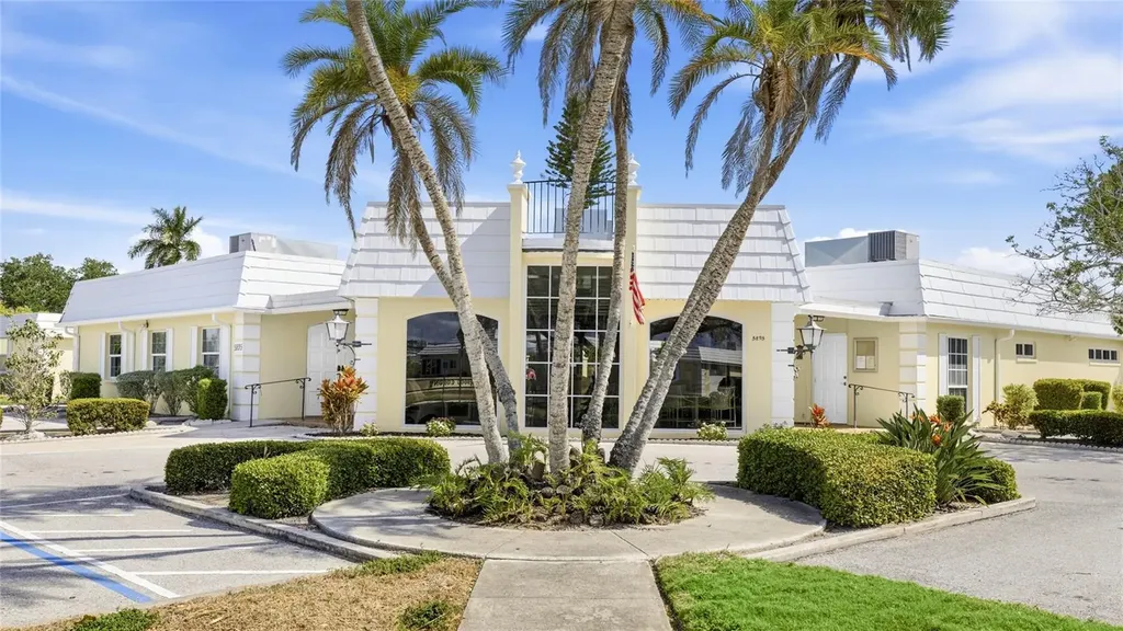 5915 Tidewood Avenue Sarasota FL 34231