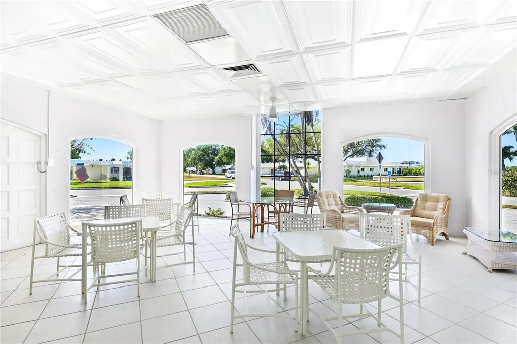 5915 Tidewood Avenue Sarasota FL 34231