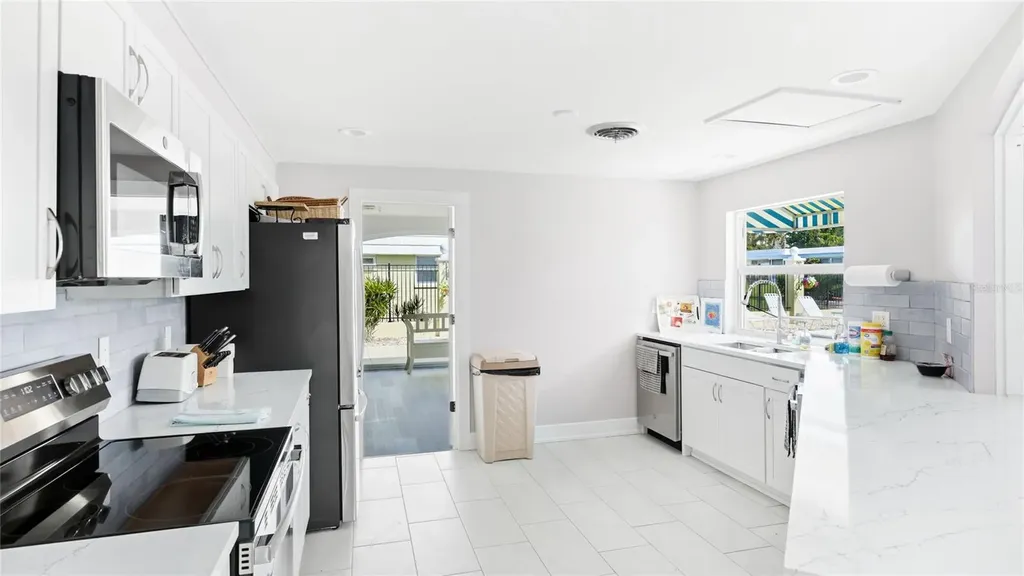 5915 Tidewood Avenue Sarasota FL 34231