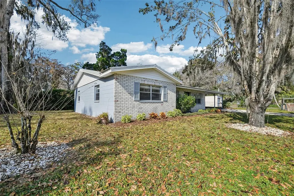56305 Redbud Road Astor FL 32102