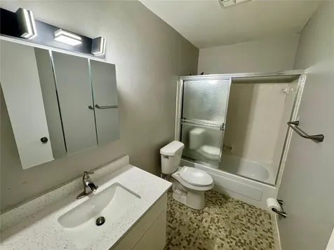 1140 84th Avenue N St Petersburg FL 33702