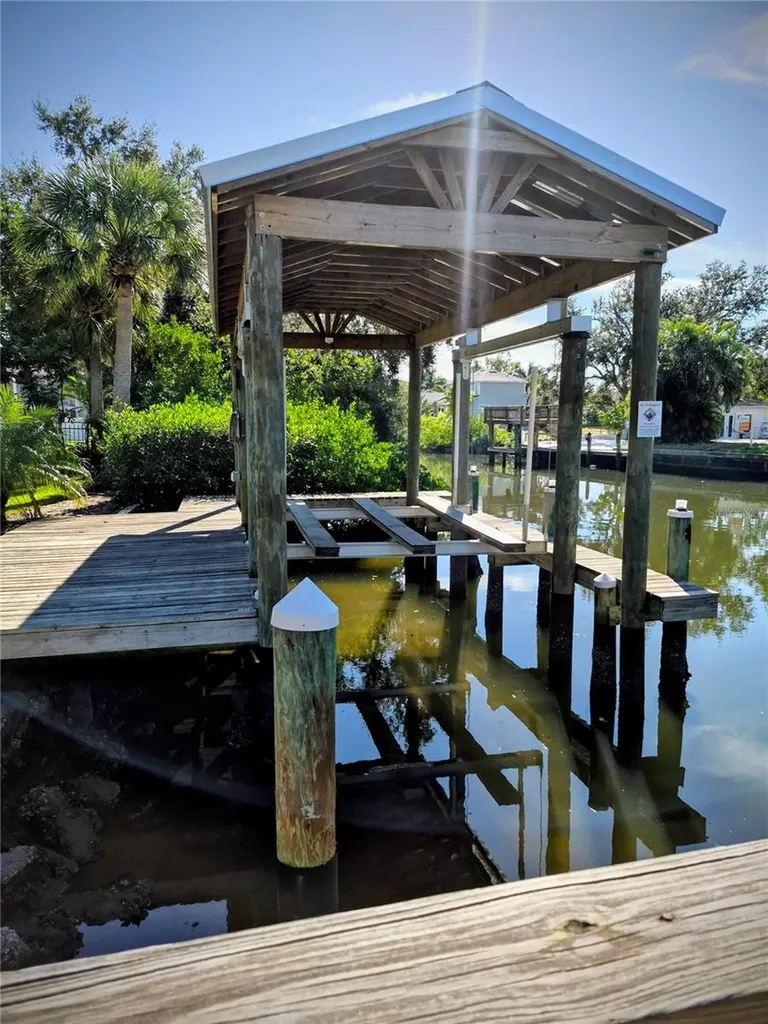 2609 N Dundee Street Tampa FL 33629