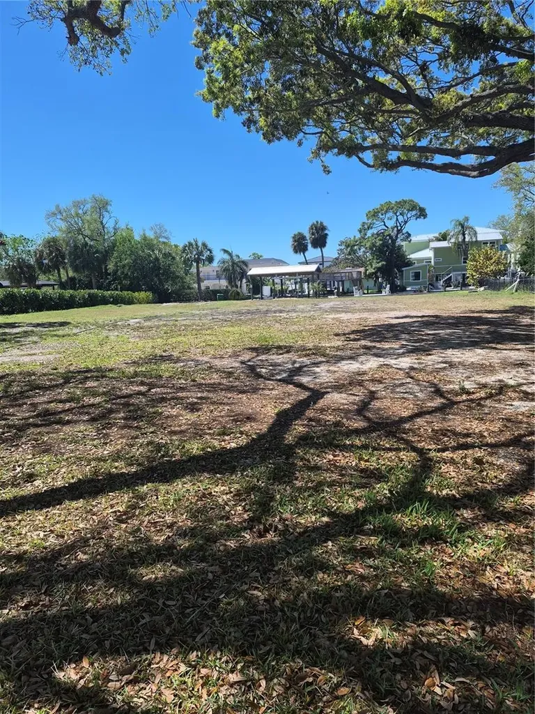 2609 N Dundee Street Tampa FL 33629