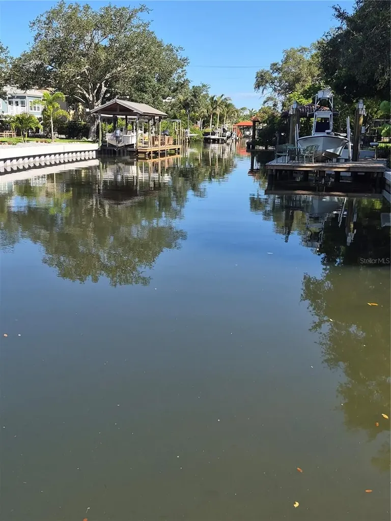 2609 N Dundee Street Tampa FL 33629