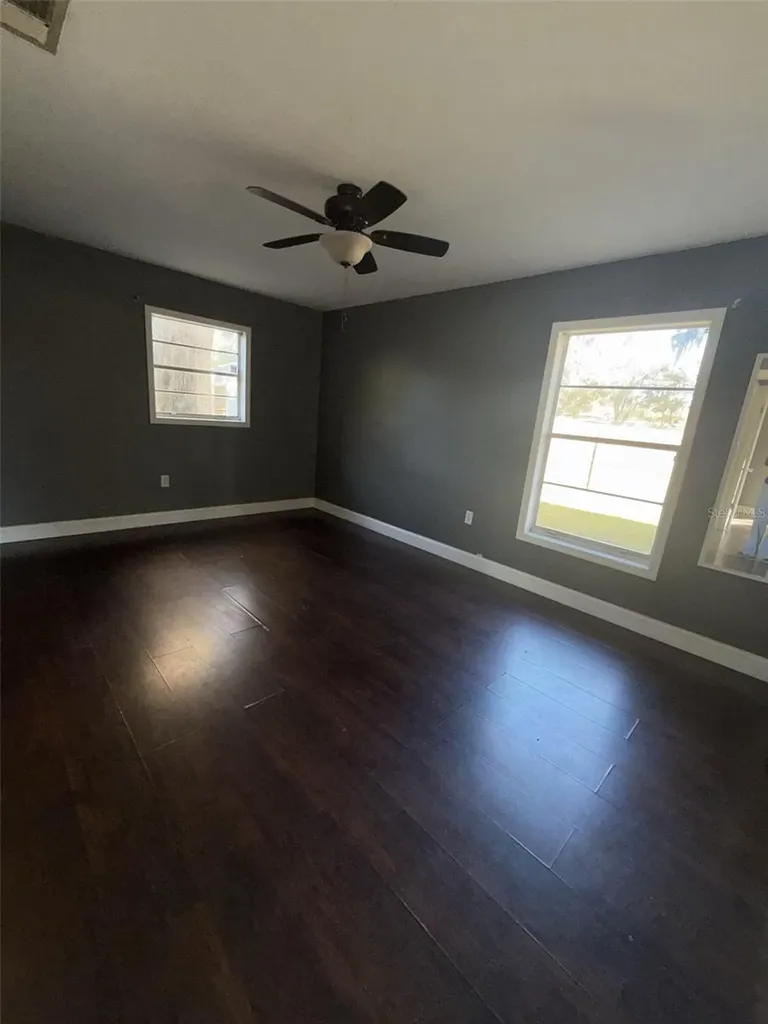 285 E Lake Street Umatilla FL 32784