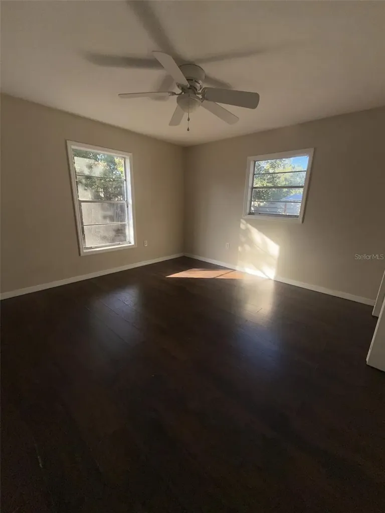 285 E Lake Street Umatilla FL 32784