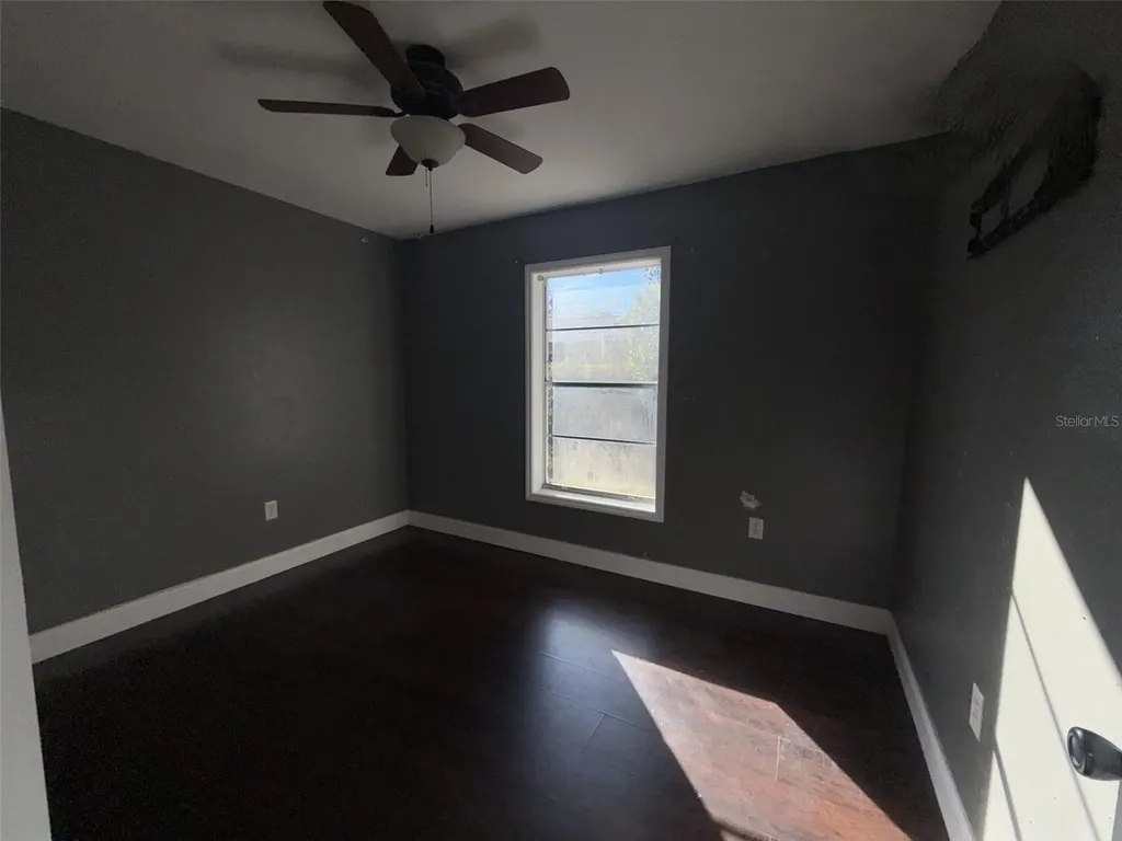 285 E Lake Street Umatilla FL 32784