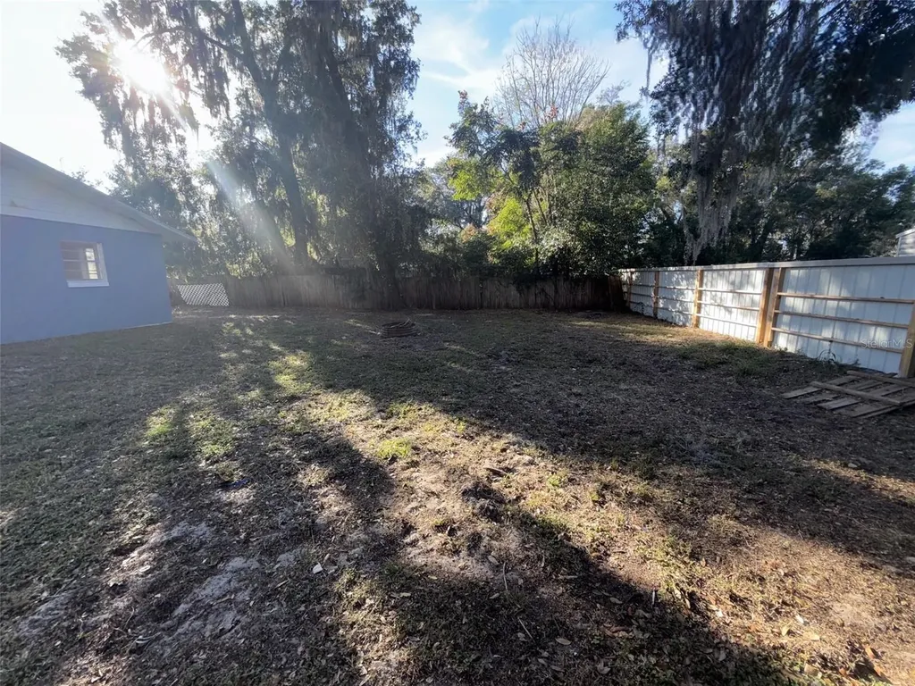 285 E Lake Street Umatilla FL 32784