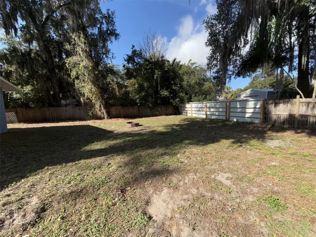 285 E Lake Street Umatilla FL 32784