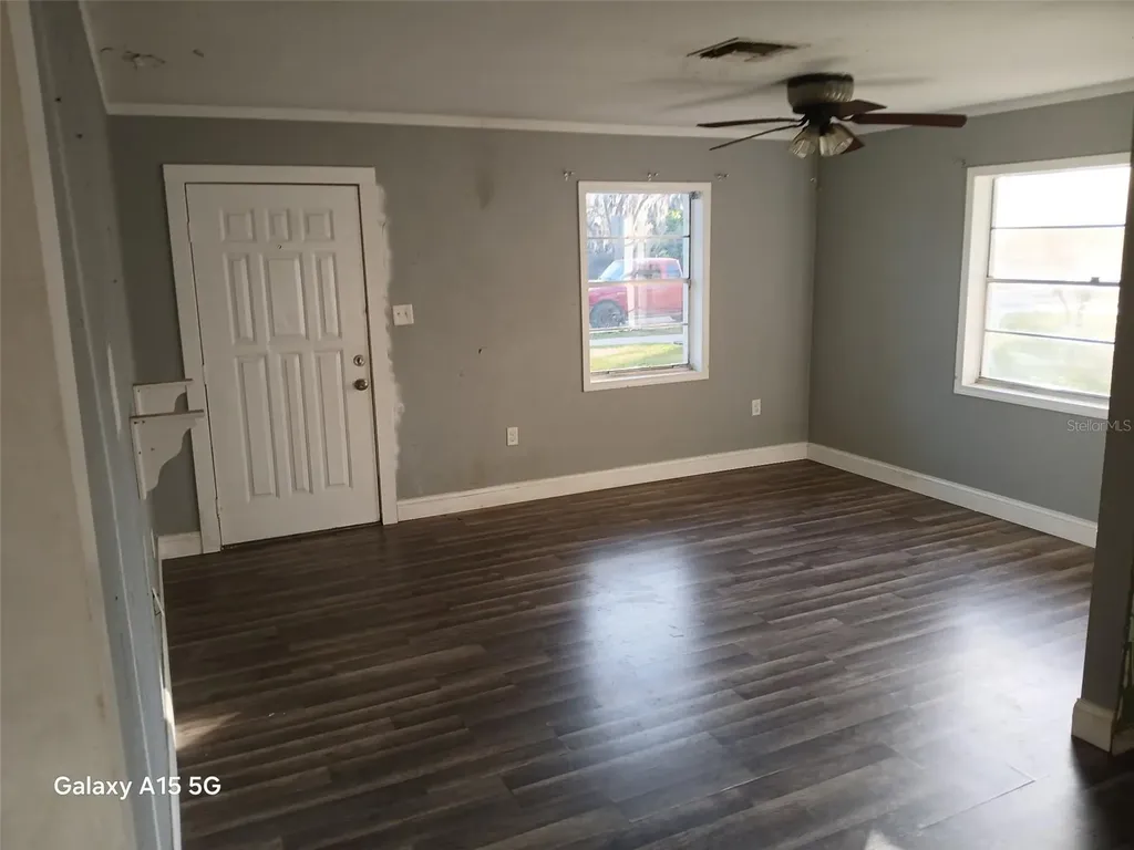 285 E Lake Street Umatilla FL 32784